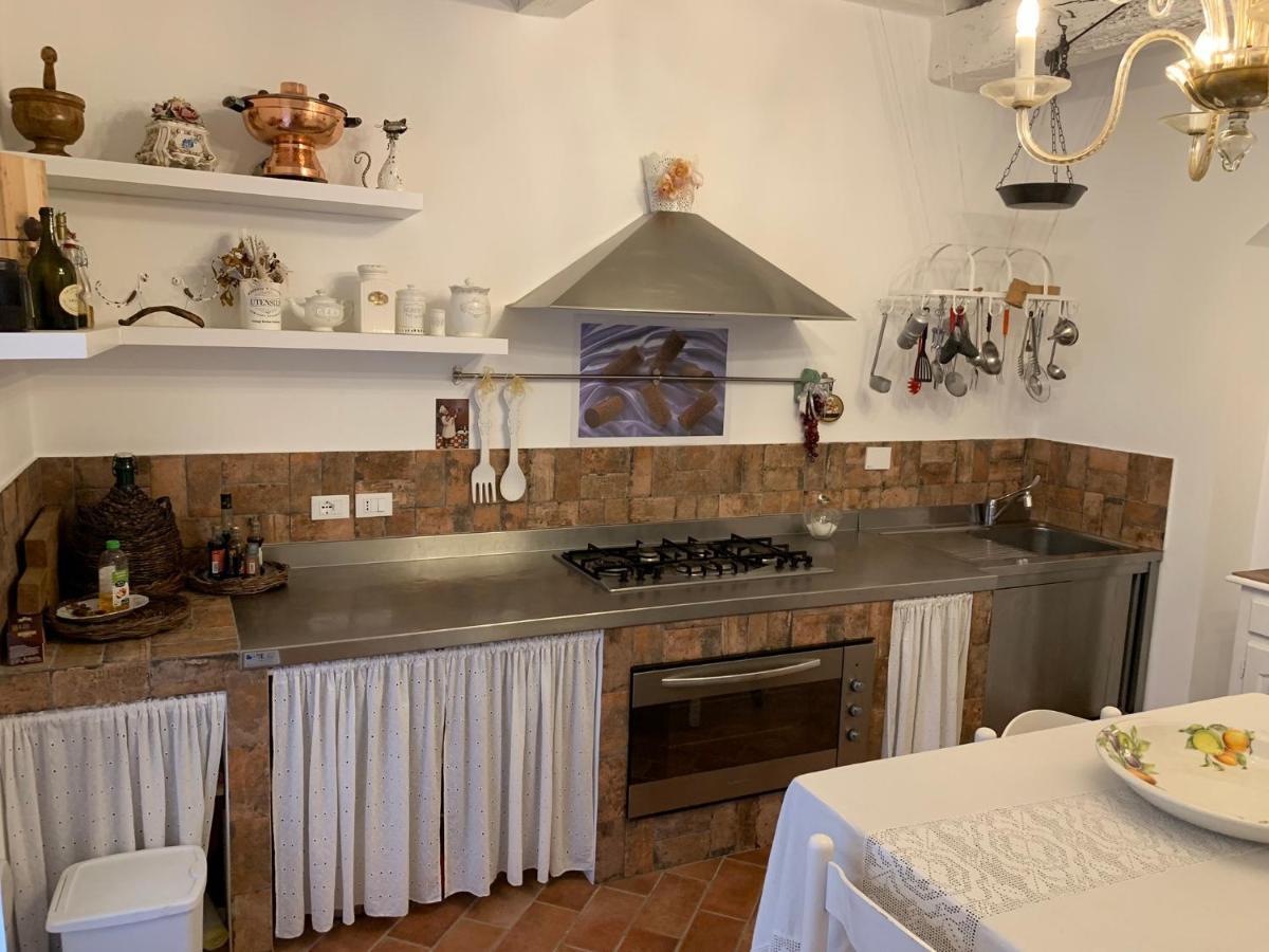 Agriturismo La Casa Dei Ricordi 콜레살베티 외부 사진